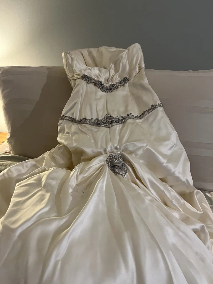 Wedding Gown - Image 2 of 4