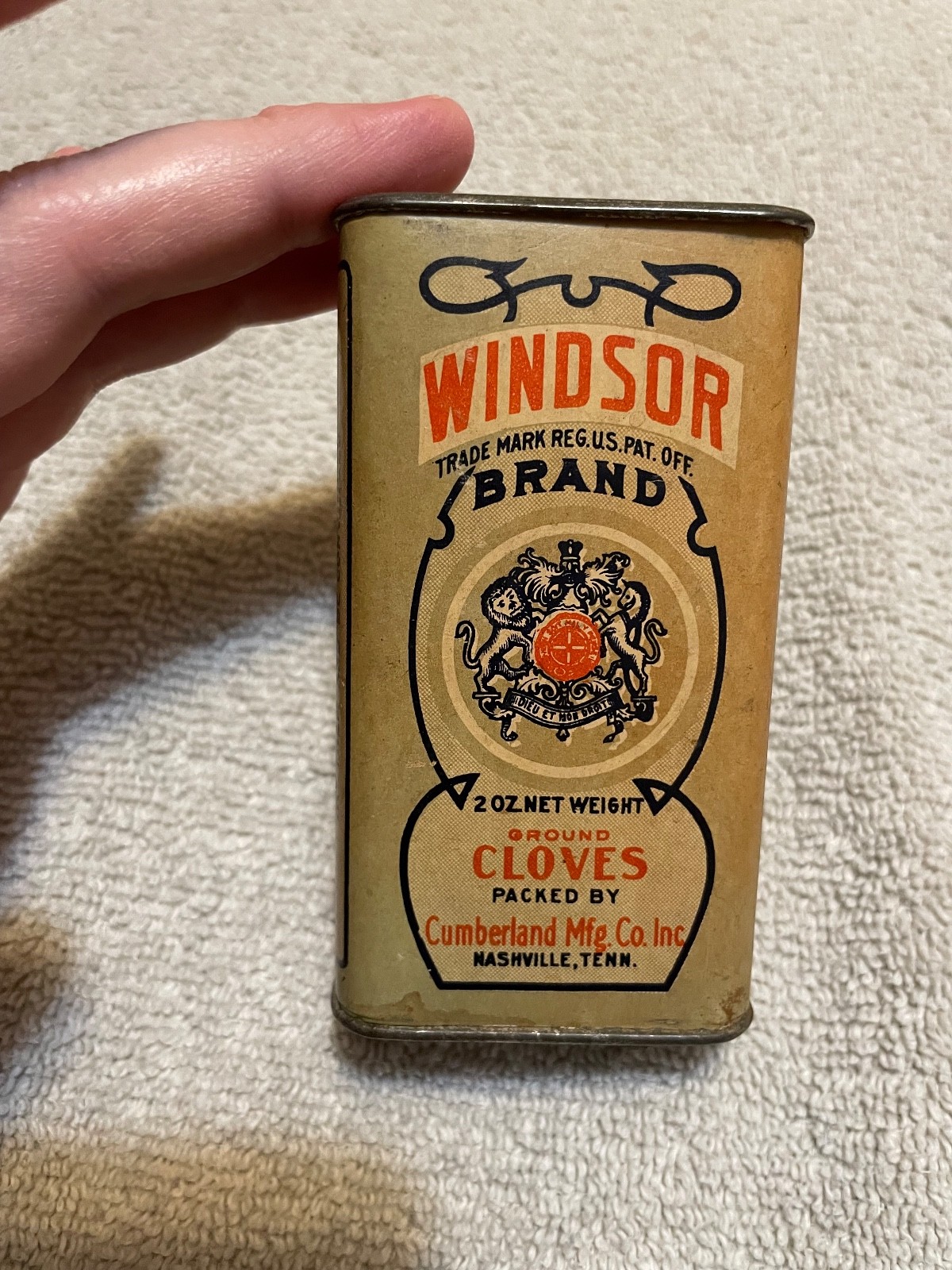 VTG  Windsor Brand Cloves Paper Body Metal Top and Base Spice Tin 2 ounces TN