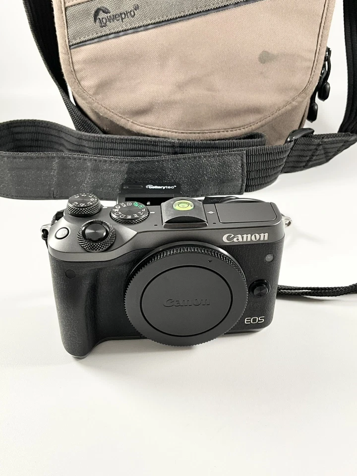 Canon EOS M6, photo 1 of 5