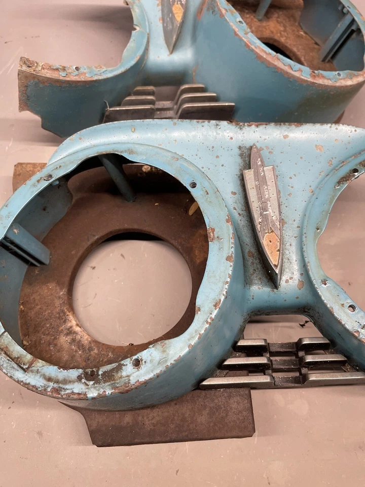 Oldsmobile 98 1960 carcasas de faros extensiones de rejilla noventa ochenta y ocho molduras Foto 3 de 4