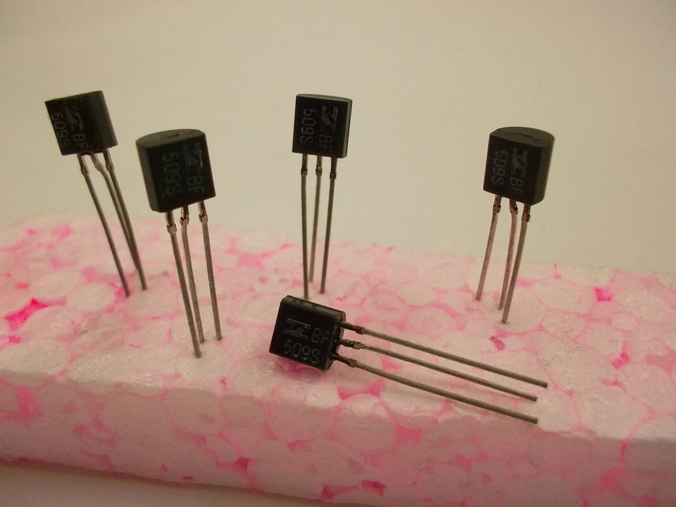 20 Stück / 20 pieces BF509S = BF914 PNP TRAN. 800MHz VHF-V 35V 30mA 0.30W NEW - Bild 2 von 4