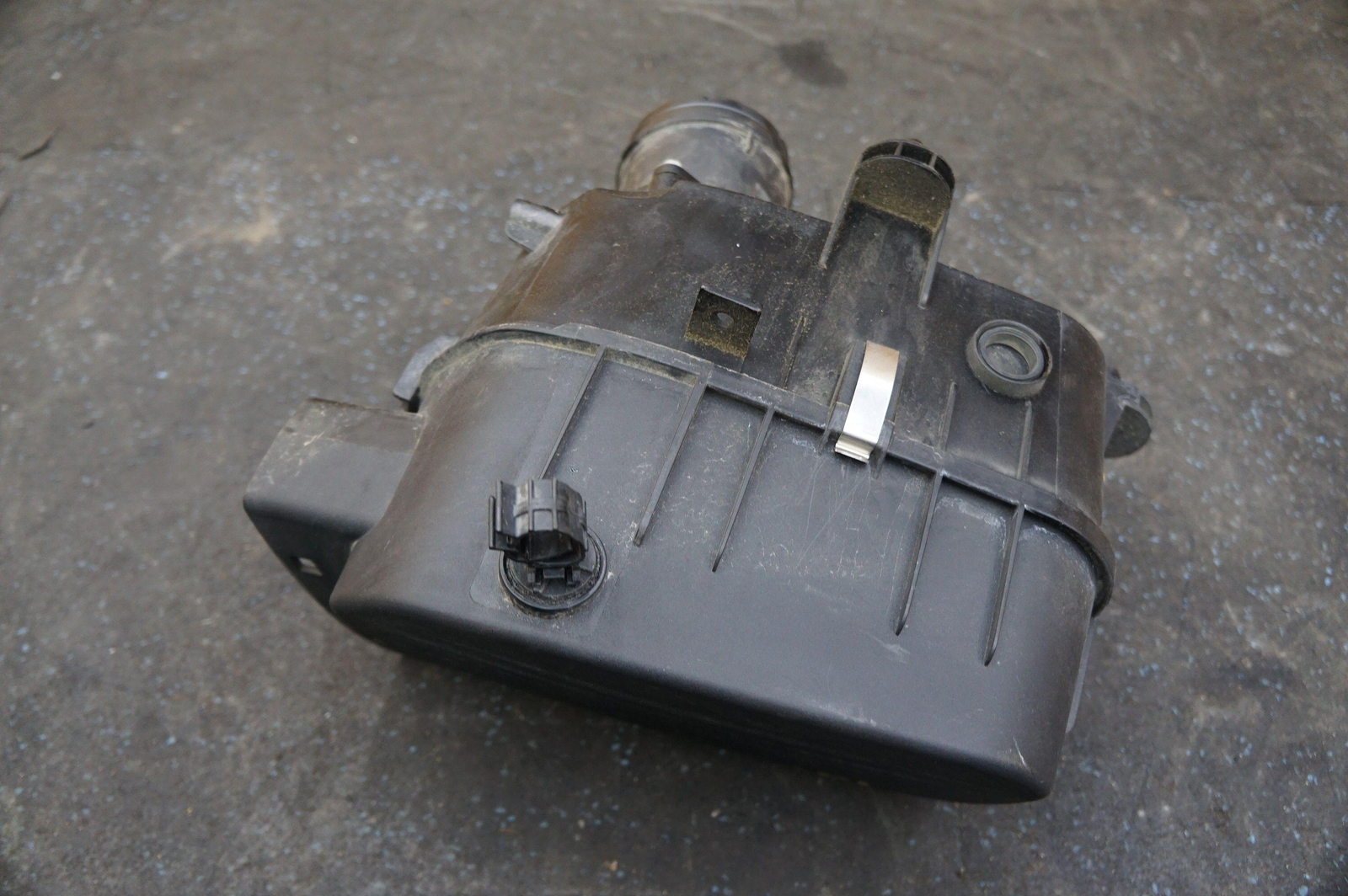 Maserati Ghibli 2014-2017 Left Air box top P/N 670005844