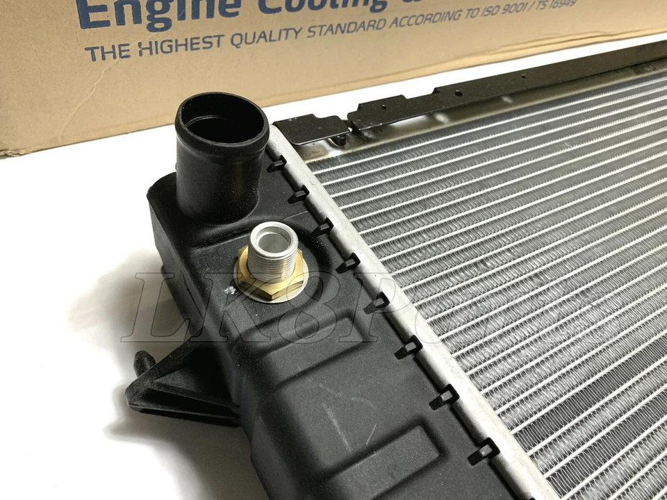 Radiador Land Rover Discovery 1 96-99 4,0 L Range Rover Classic 95 4,2 L ESR3687 Foto 3 de 4