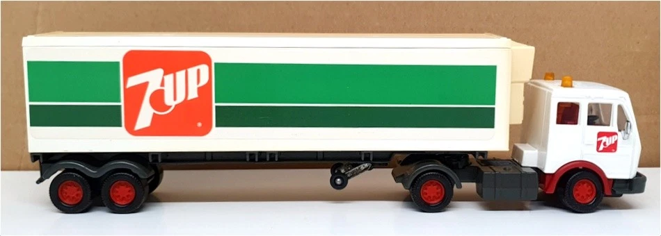 Matchbox Appx 27cm Long K-124 - Mercedes Benz Fridge Truck (7UP) White - Image 3 of 4