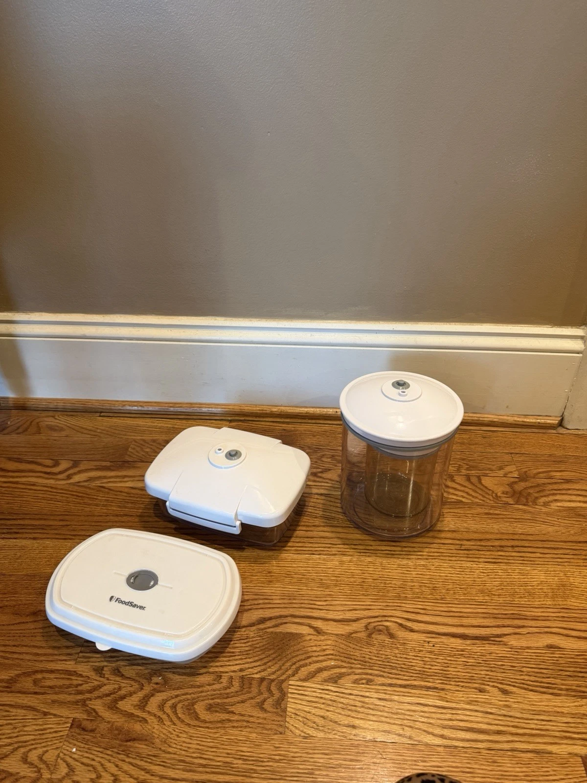 Lot of 4 FoodSaver Snail Seal Containers Canister And Rectangle Clear White