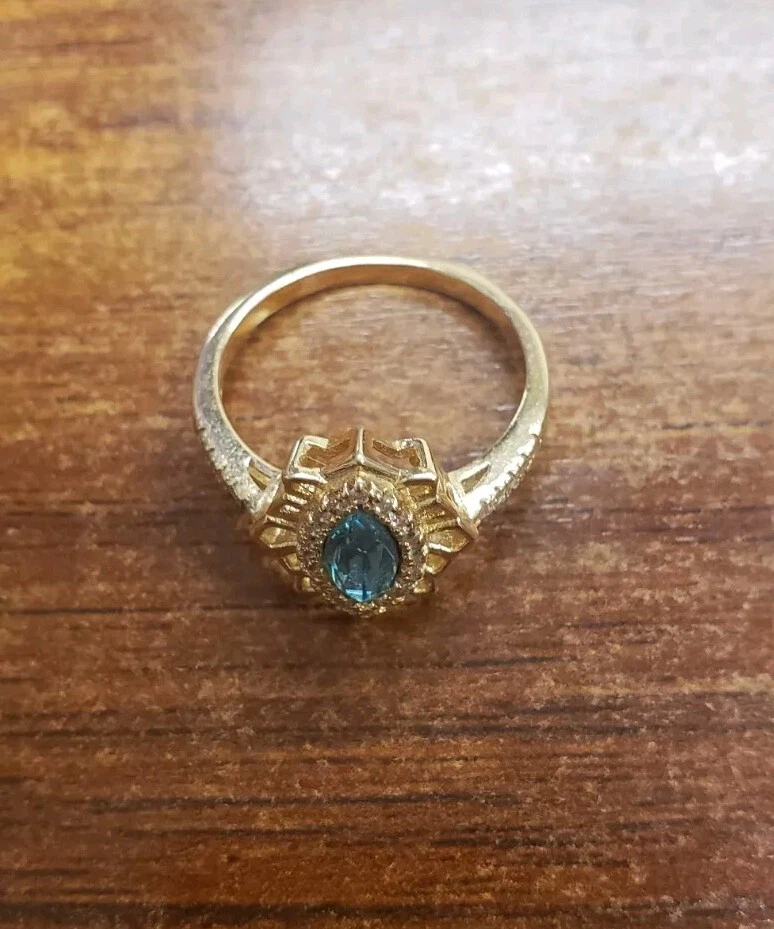 Anillo para mujer de moda con pavé de halo azul aguamarina circonita cúbica tono dorado talla 8/9 Foto 3 de 4