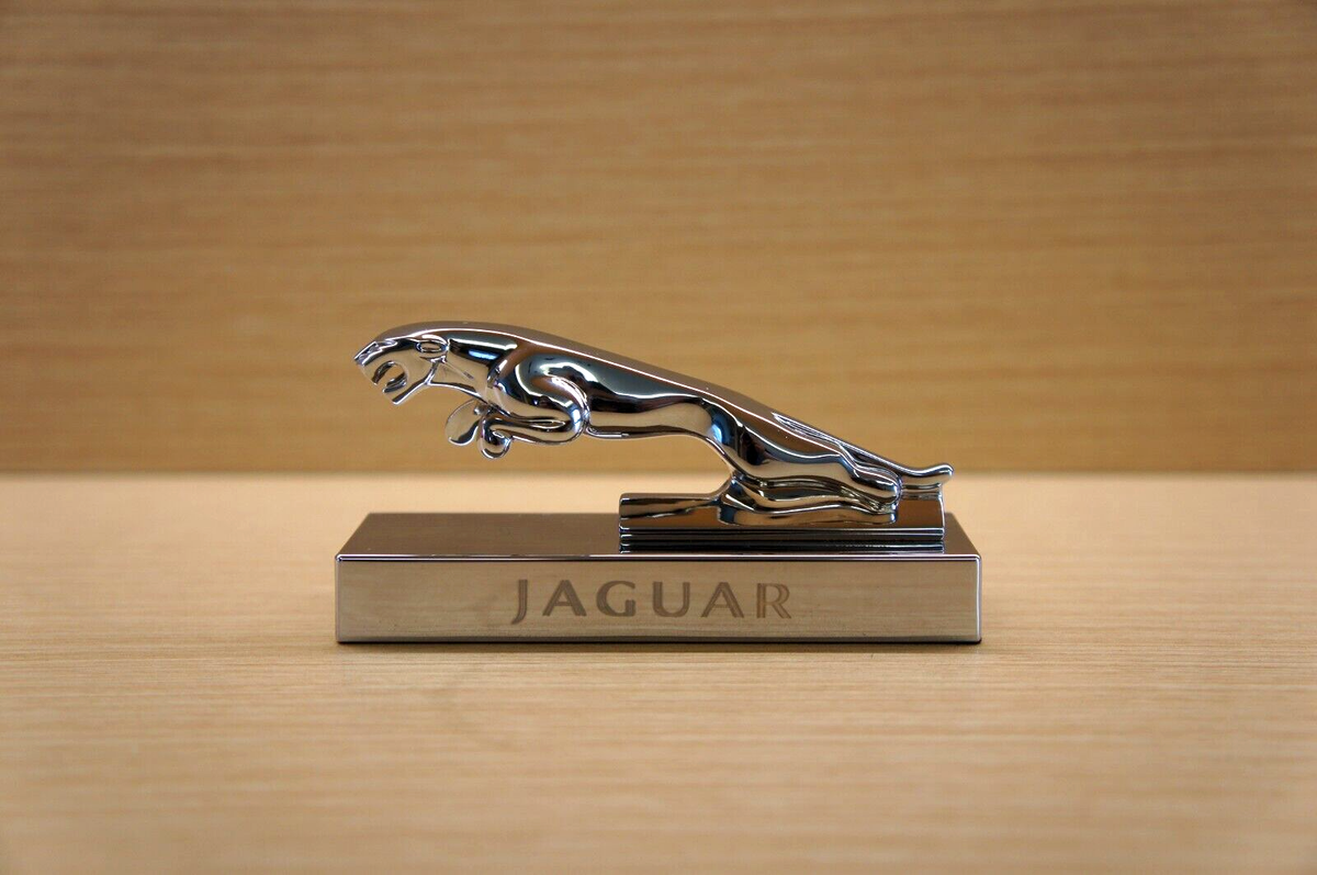NIB Genuine Jaguar Leaper Silver Metal Desktop Pylon Display Stand
