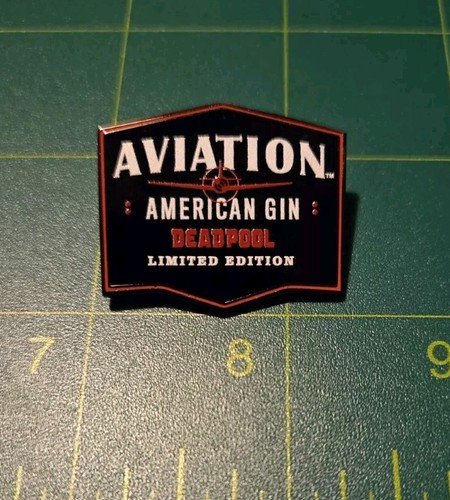 Aviation American Gin Deadpool Wolverine Spilla da bavero edizione limitata (B11) - Foto 5 di 6