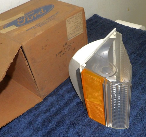 1977 1978 Mercury Cougar XR7 Hardtop NOS RH FRONT PARKING LAMP ASSEMBLY - Picture 2 of 7