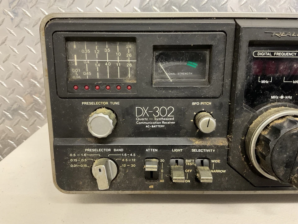 Realistic DX-302 Shortwave Radio Receiver Vintage Ham Communications - Image 3 of 4