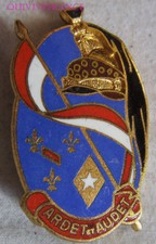 IN11729 - INSIGNE 3° Rgt de Dragons, Ardet et Audet, casque gravé, émail, dos em