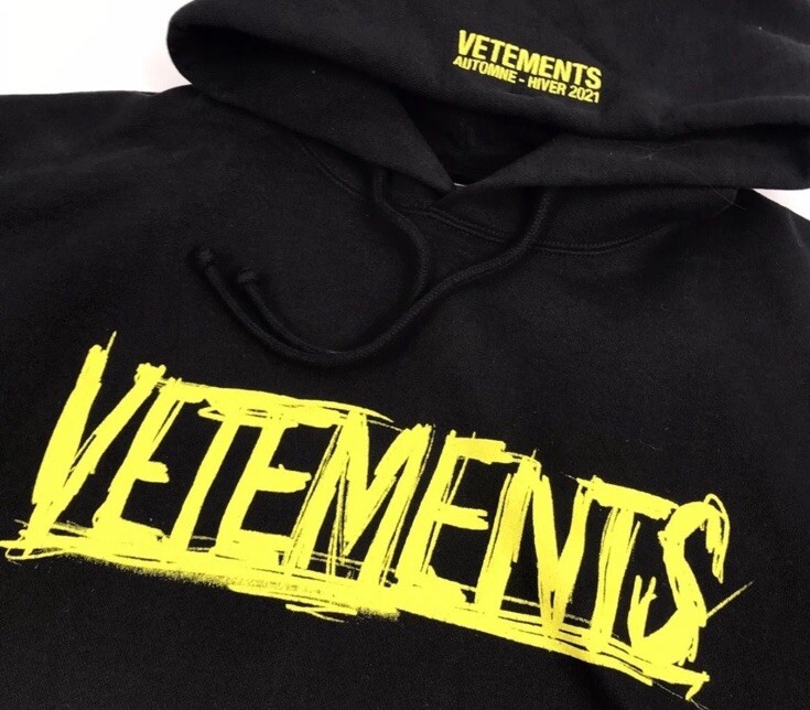 VETEMENTS VETEMENTS WORLD TOUR OVERISZED HOODIE SIZE: XS FITS XL