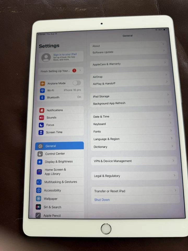 Apple iPad Pro 10.5" Wi-Fi 64GB Silver Tablet iPadOS 17.7.8 - Image 3 of 4