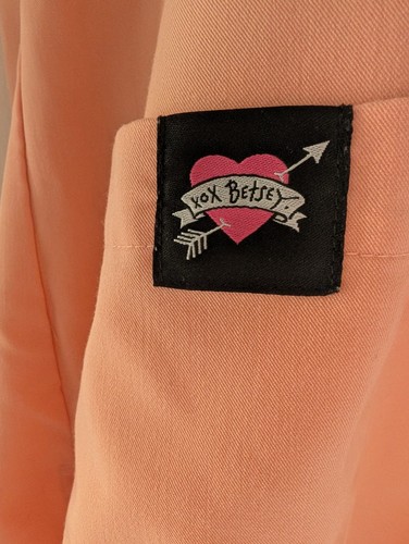 BETSEY JOHNSON Woman's Peach Colored Short Sleeve Scrub Top - Size M - Picture 3 of 7