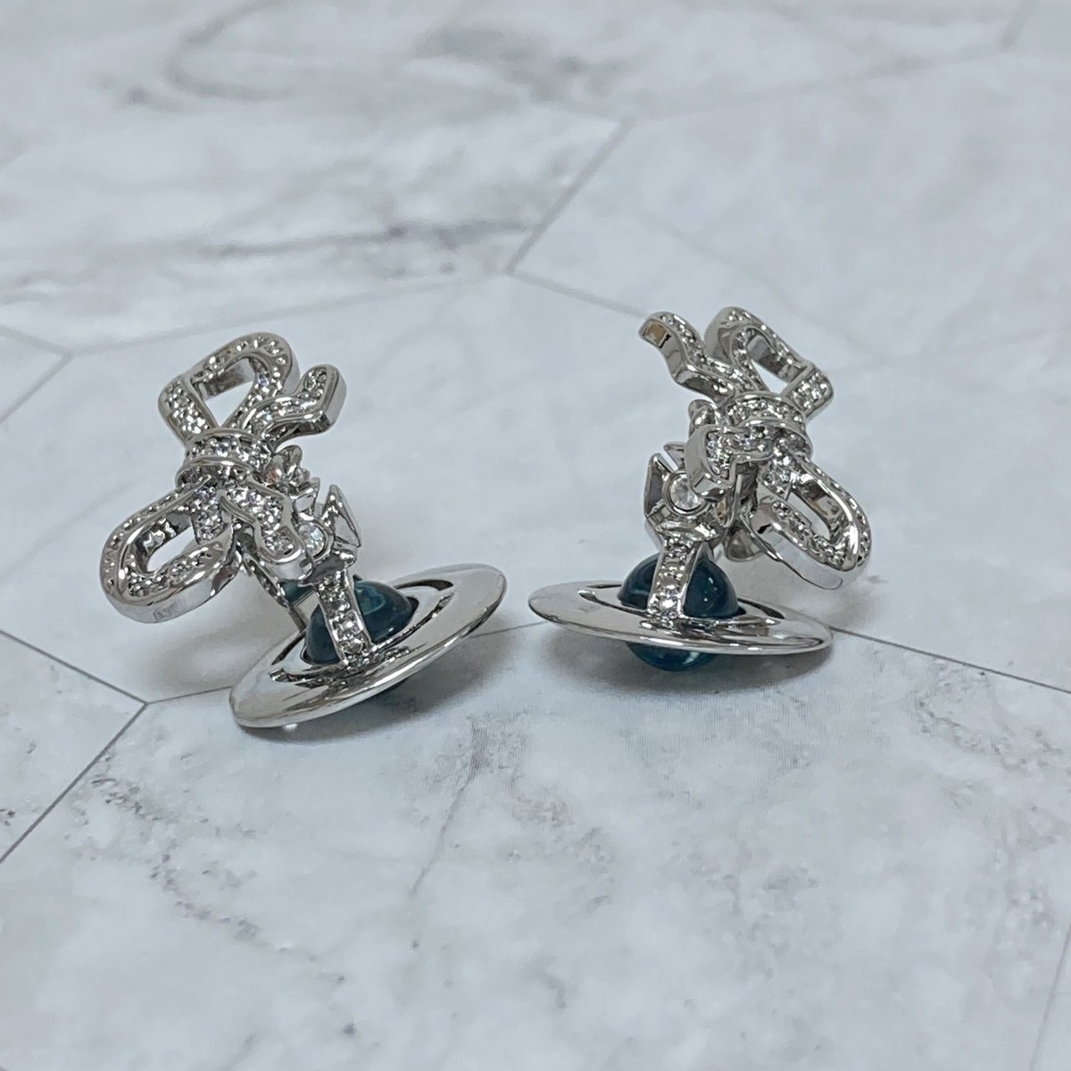 Vivienne Westwood Earrings OCTAVIE Ribbon Orb Light Blue Silver w