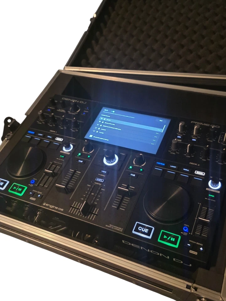 Consola de DJ inteligente recargable de doble cubierta Denon DJ PRIME GO con 7 pulgadas. Foto 2 de 4