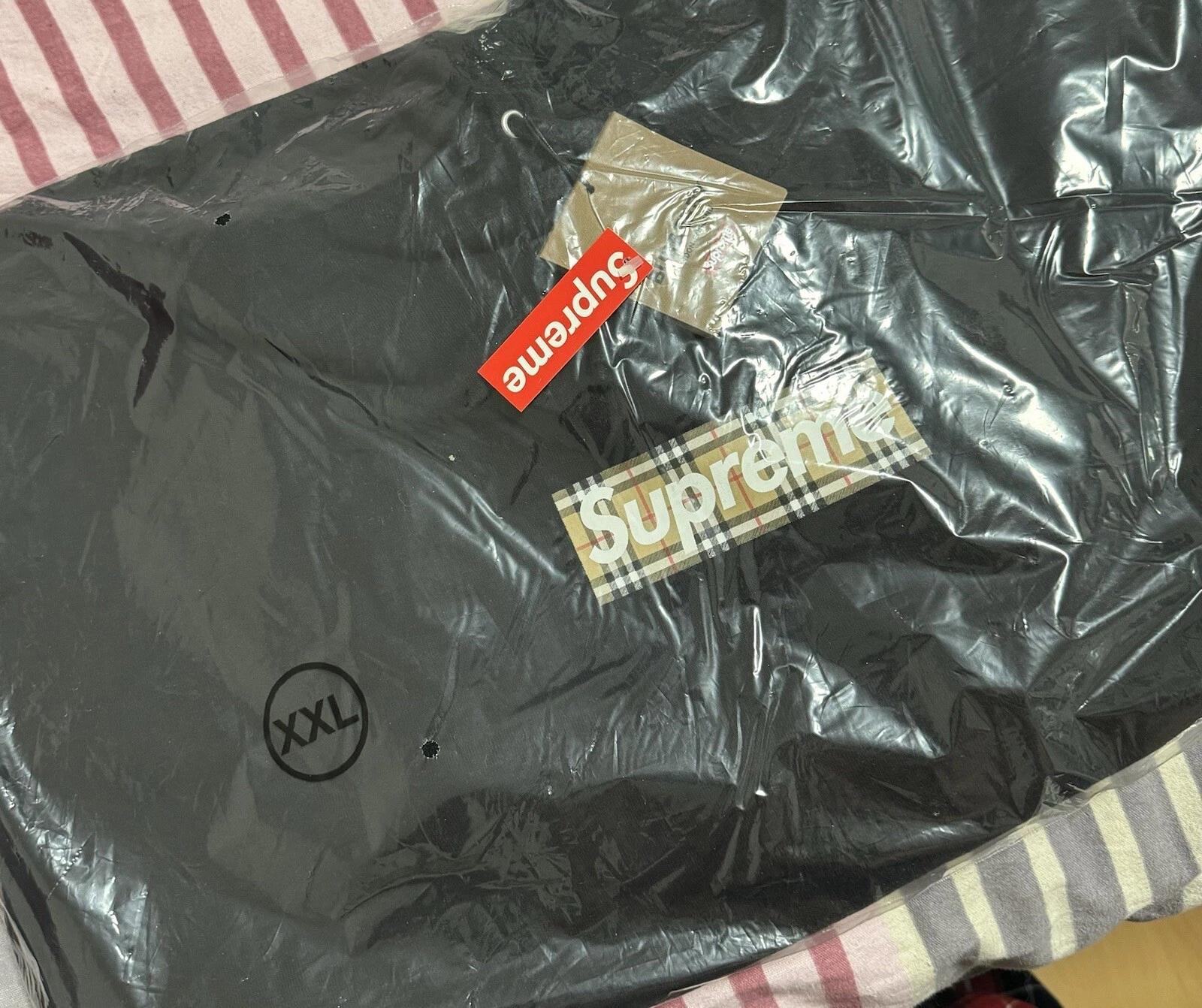 Sweat à capuche logo Supreme x Burberry Box noir/noir   Taille XXL