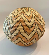 Zulu Traditional Basket Handwoven, South African. Great Condition. No lid