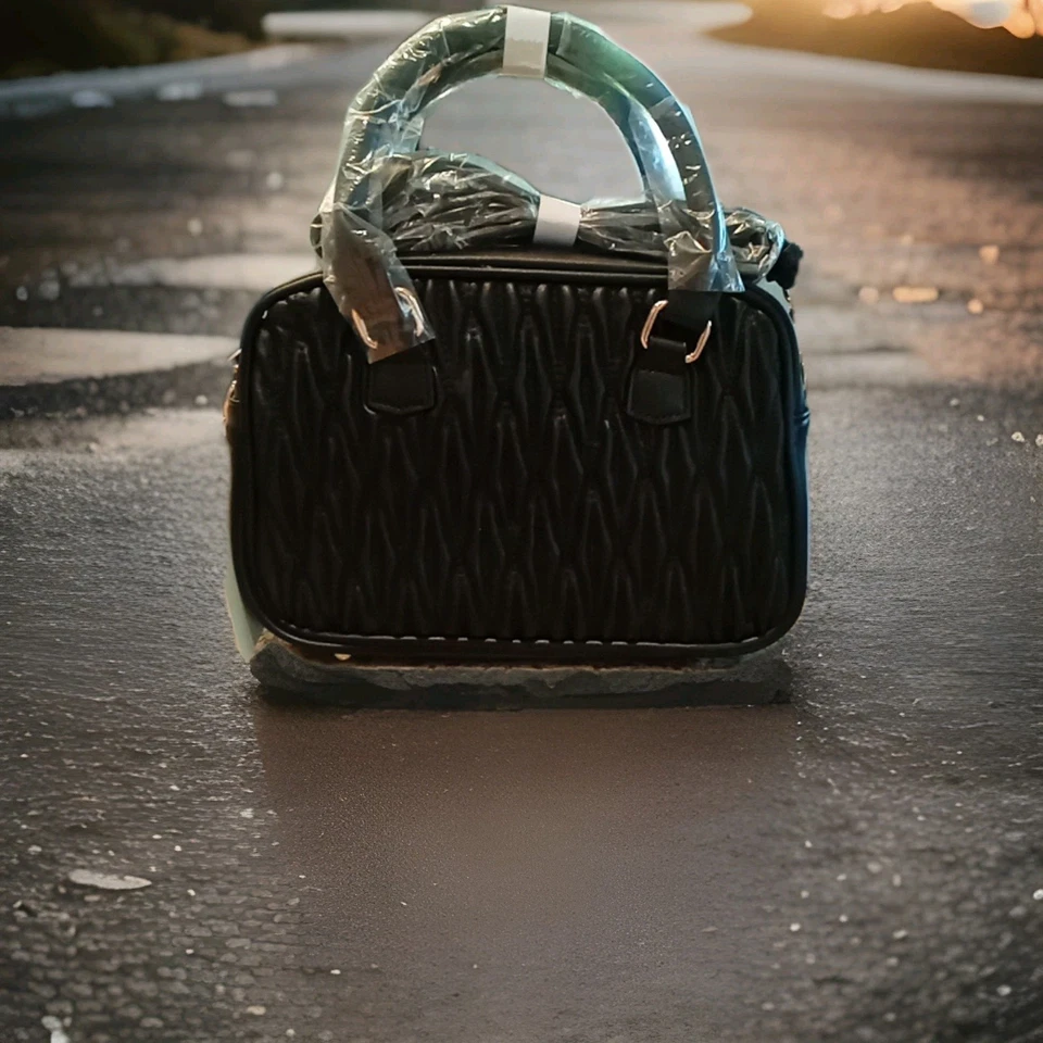 Bolso de hombro/cartera de mano Valentino Orlandi acolchado negro V-3009 herrajes dorados Foto 3 de 4