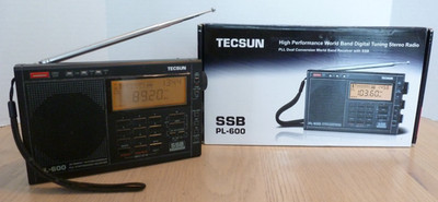 TECSUN PL-600 AM/FM SW PORTABLE MULTIBAND RADIO RECEIVER