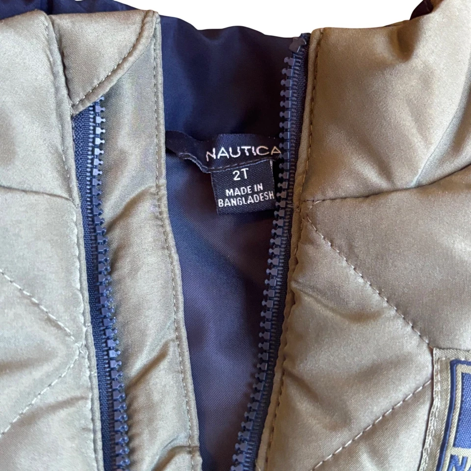 Chaleco acolchado Nautica Kids verde talla 2T cremallera completa parche con logotipo Foto 3 de 4