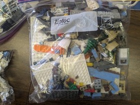 LEGO Creator Expert: Winter Village Cottage (10229) - IN BOX - HAS MINIFIGURES