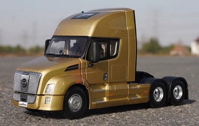 1/24 Scale SAGMOTO Z3 Gold Truck tractor Diecast Car Model Collection Toy Gift