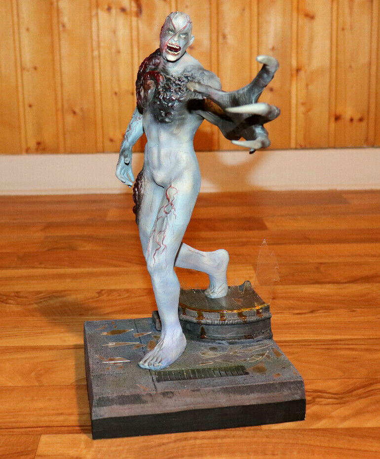 RESIDENT EVIL TYRANT フィギュア Resident Evil 2 Tyrant MR X 1/6 Scale Statue W/ Base (wet