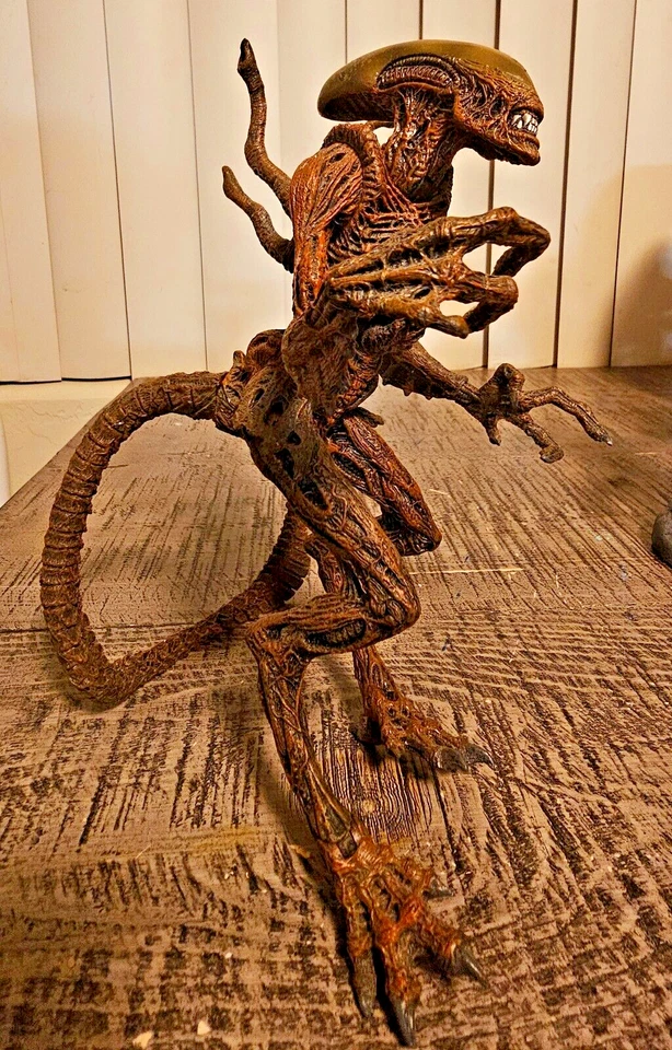 Figura de acción McFarlane Alien Resurrection Warrior Alien años 2000 - 8" Foto 4 de 4