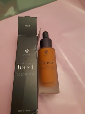Younique Liquid Foundation alte Formel im Farbton SUEDE..