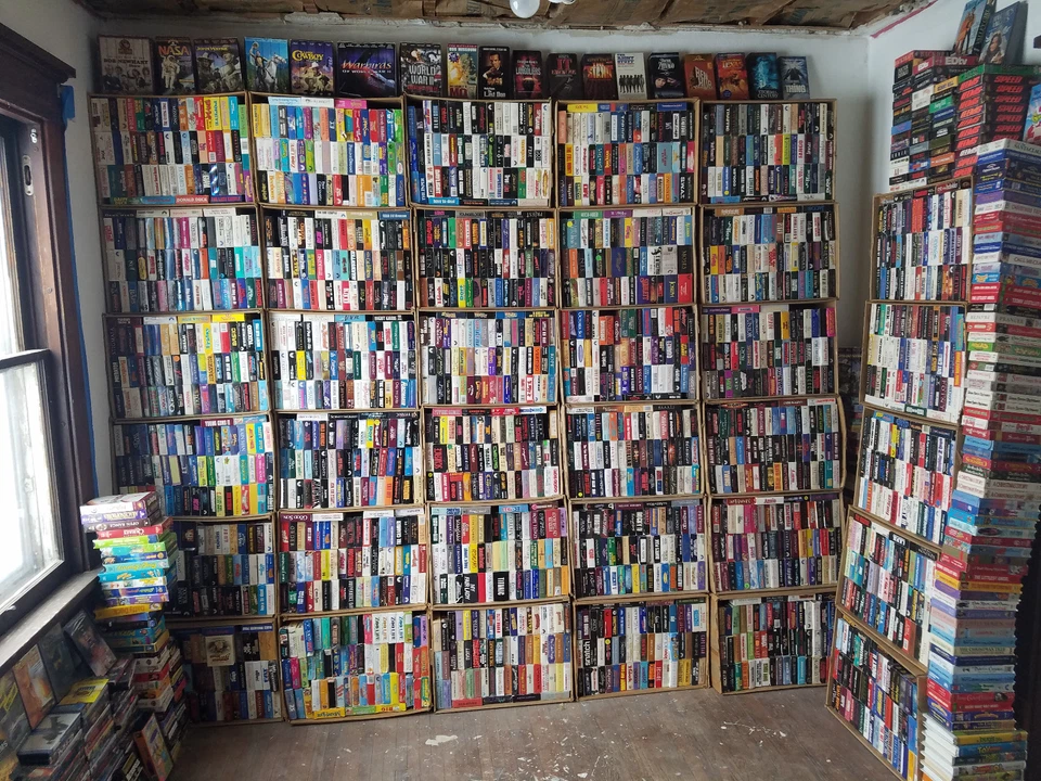 VHS 20/$30 HUGE LOT ACTION FITNESS SYFY HORROR ADVENTURE FANTASY COMEDY - Image 2 of 4