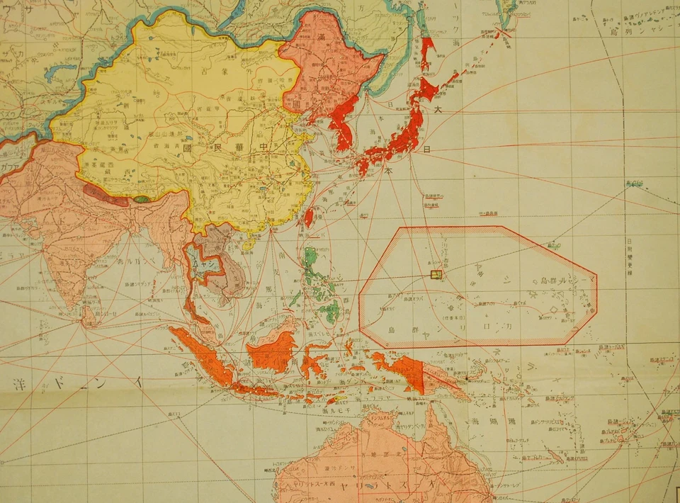 1933 WORLD MAP with WORLD ARMY & NAVY ARMAMENTS & JAPAN'S COLONIES - Image 3 of 4