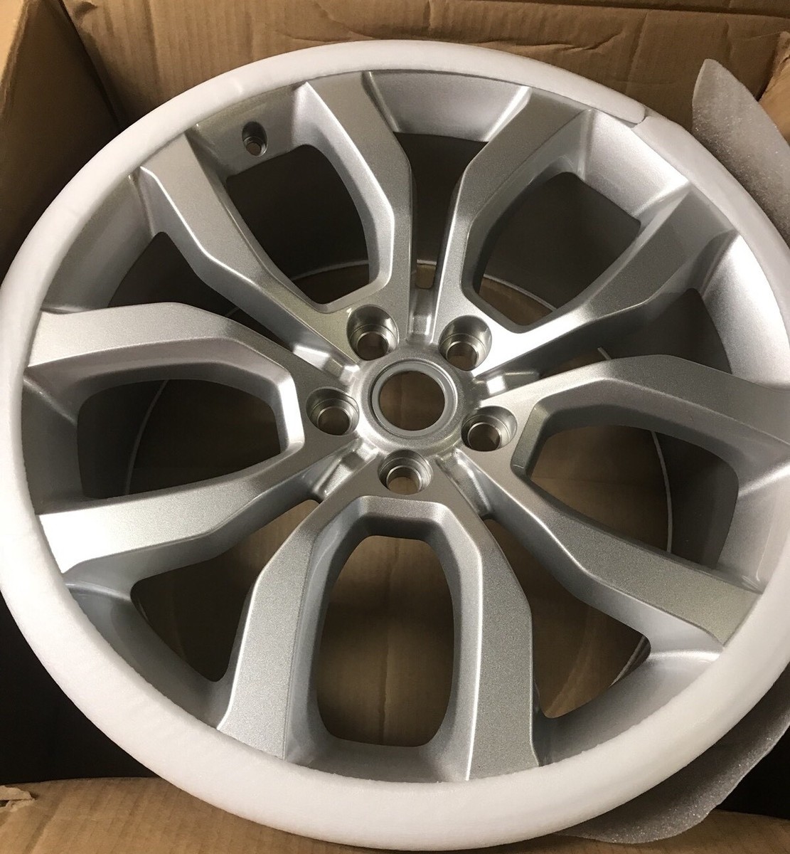 1 x Range Rover Sport 21 1 x Range Rover Sport 21