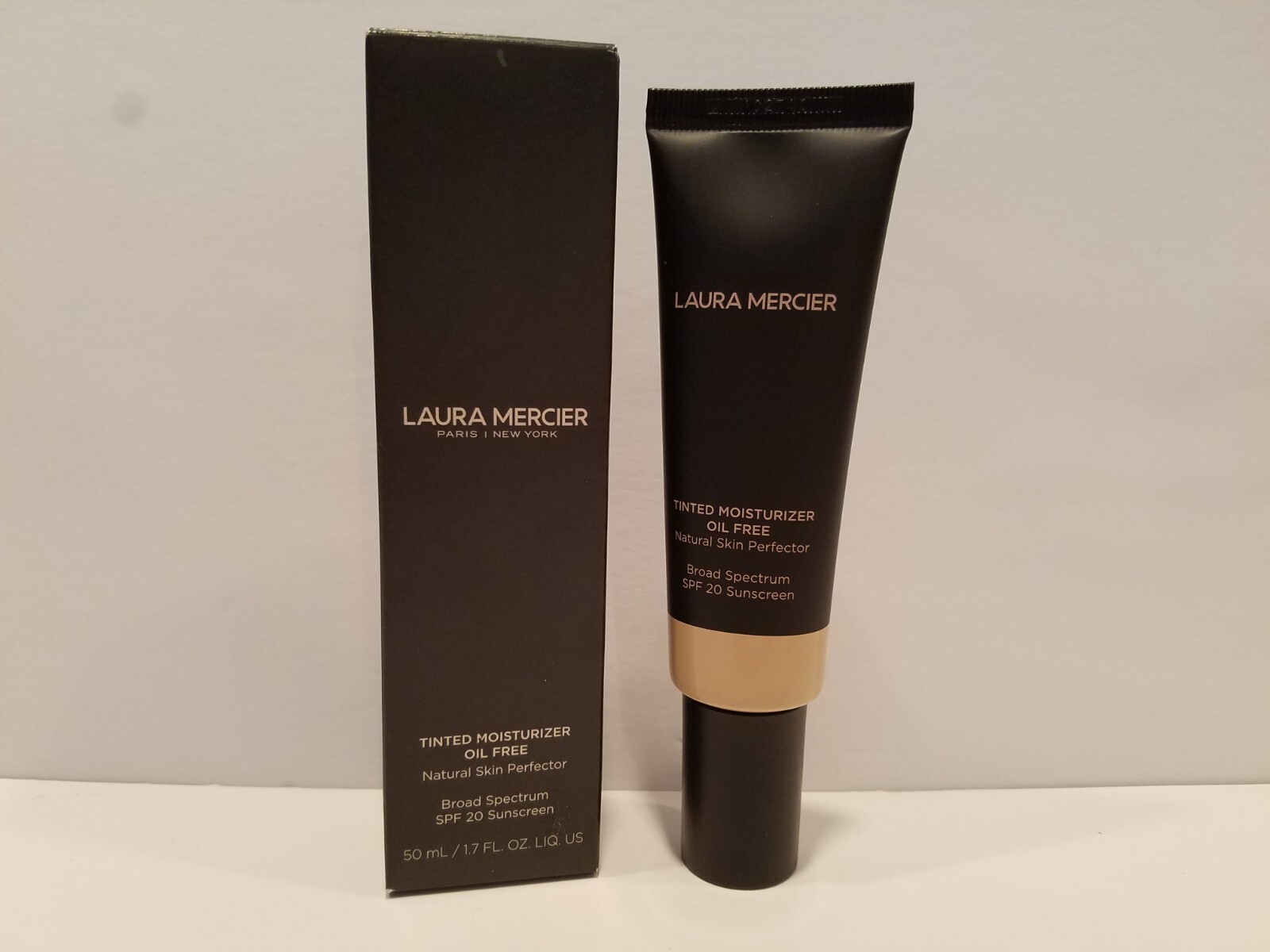 Laura Mercier Tinted Moisturizer Oil Free Natural Skin Perfector 3W1