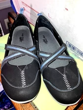 NEW Size 8W EASY SPIRIT  Shoe Sneakers BLACK SLIPONS COMFORT