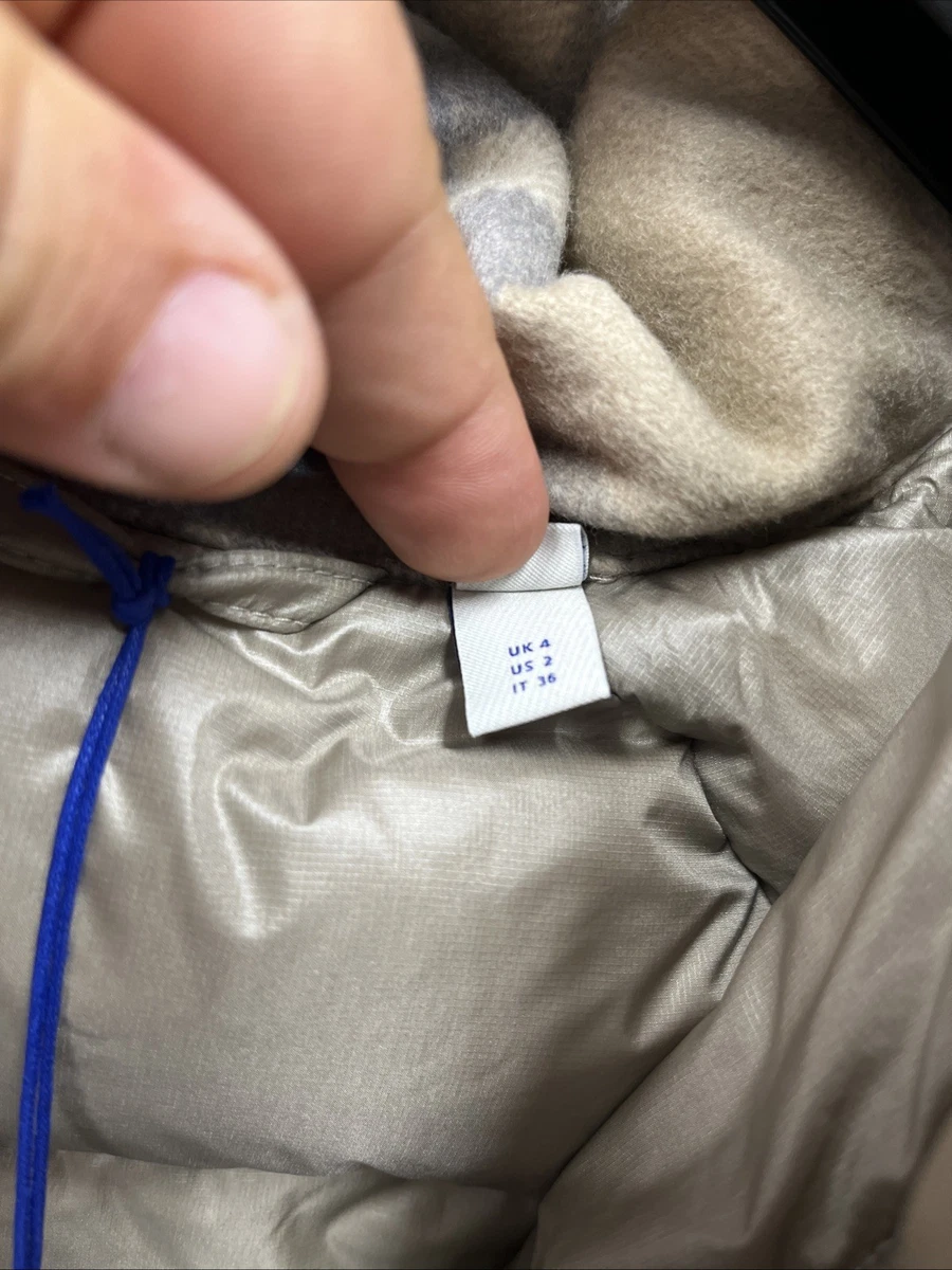Burberry SANDSEND Plumón de Pato Largo Acolchado Color Topo Talla 4 UK 2 US