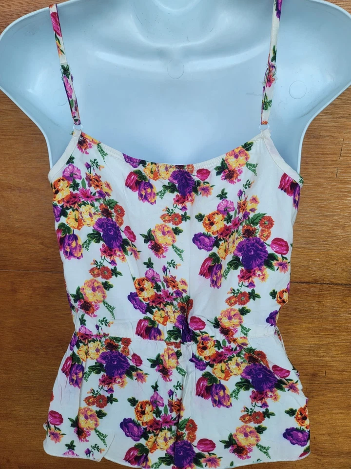 Top Kirra pequeño, pequeño Foto 3 de 4