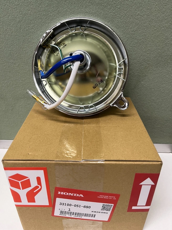 Honda 1972-1978 Z50A Trail Z 50 A Headlight Assembly Genuine OEM 33100-051-690 - Imagem 2 de 2