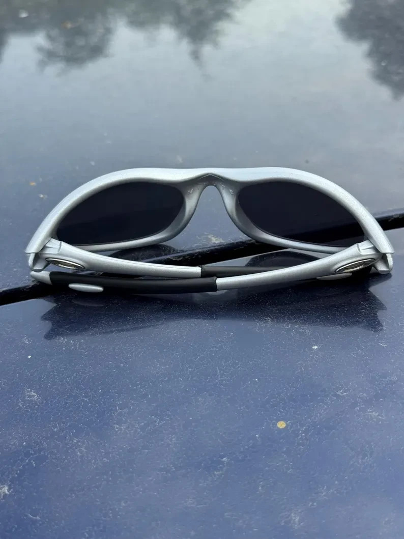 Retro Oakley Minute 1.0 Polarized Sunglasses Sliver Frame Black