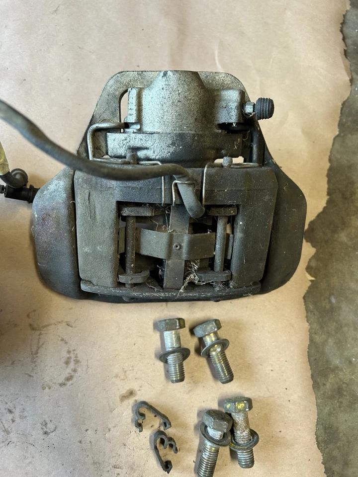 JUEGO PINZAS FRENO TRASERO PORSCHE 944 NA 2.5 Foto 3 de 4