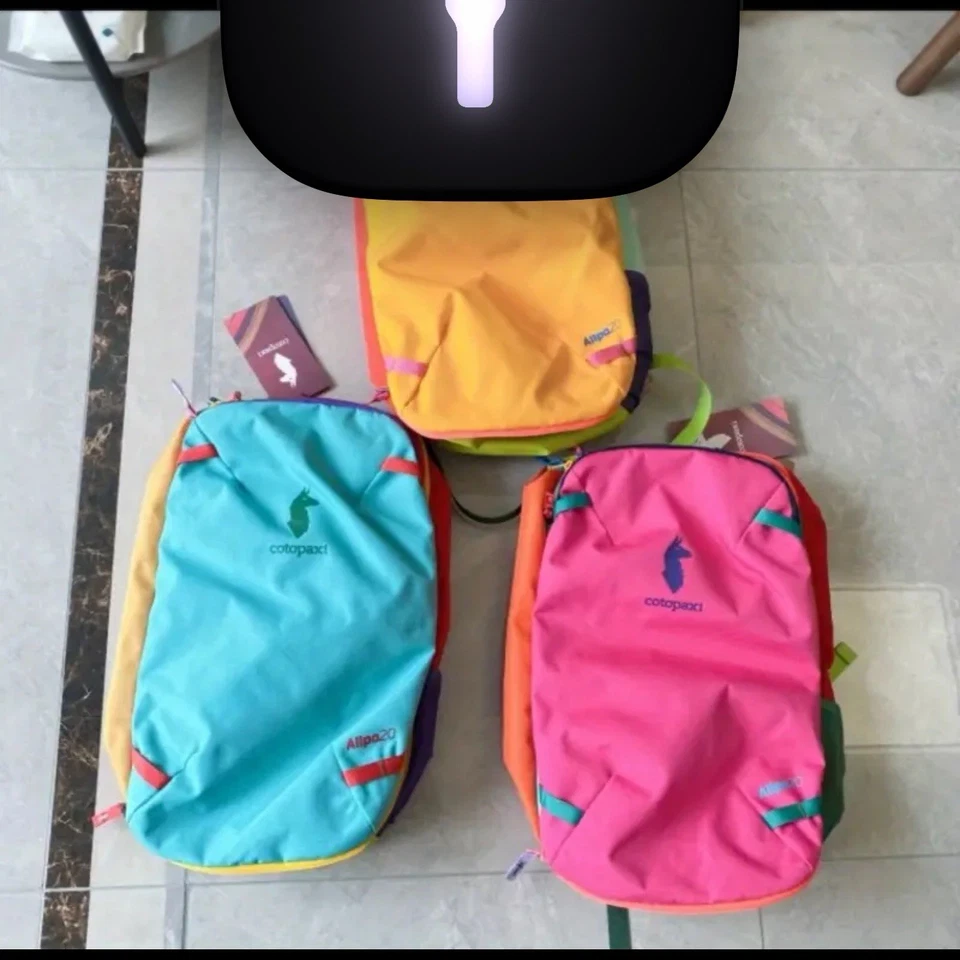 Mochila de viaje al aire libre Cotopaxi 20L colorida estilo dopamina bolsa informal Foto 4 de 4