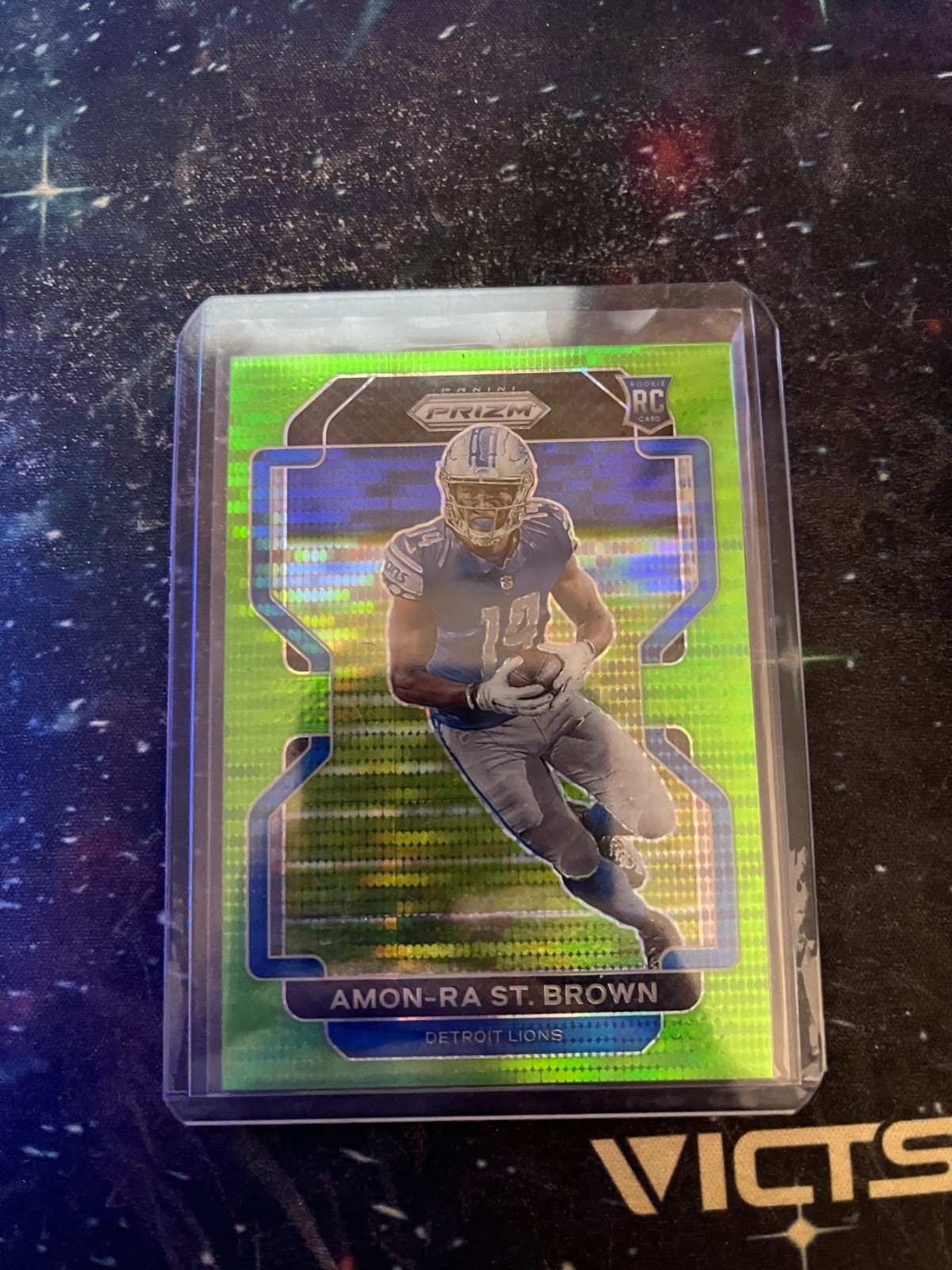 2021 Panini Prizm Amon-Ra St. Brown #358 Neon Green Pulsar Prizm RC