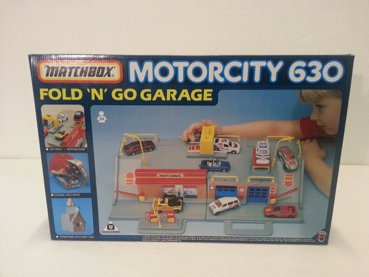 MATCHBOX MOTORCITY 630 FOLD 'N' GO GARAGE, Rare Vintage New and