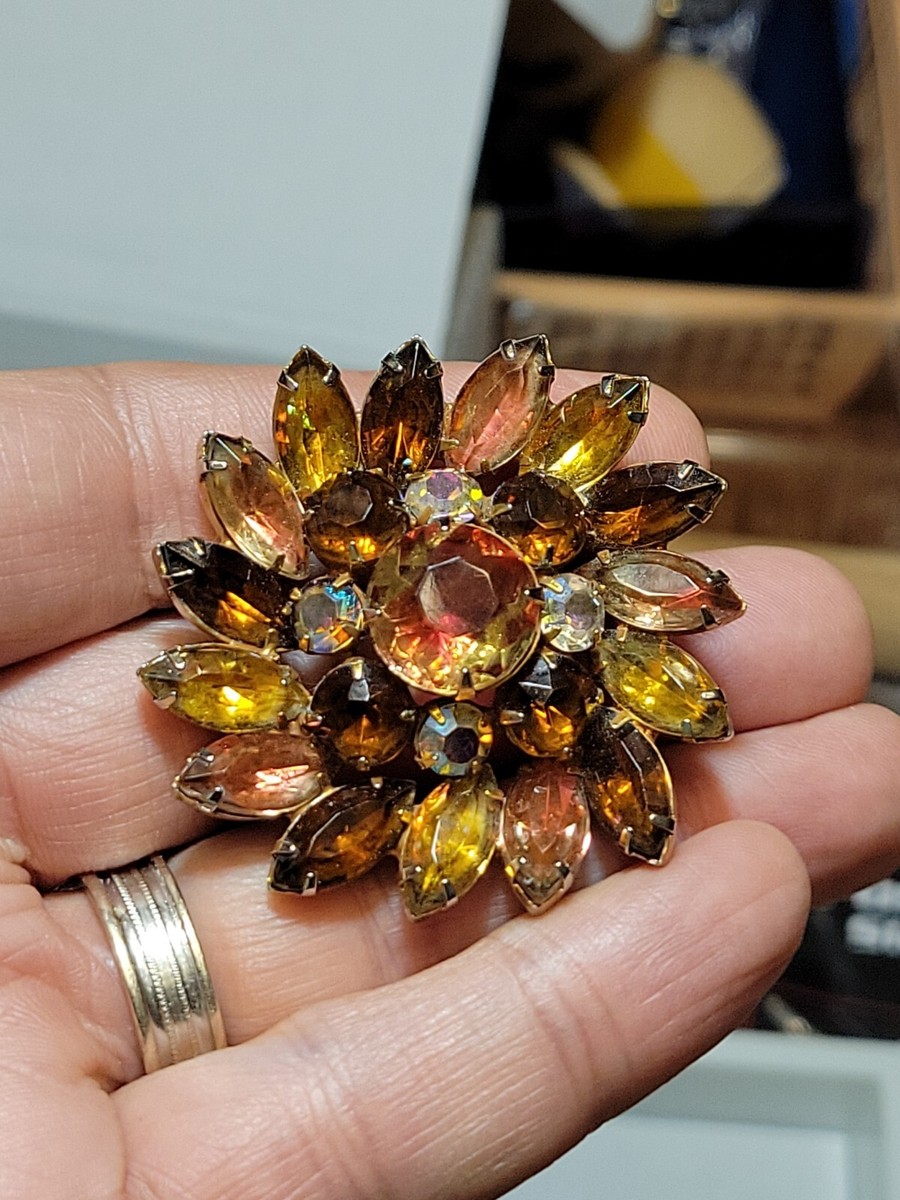 CHARMING VINTAGE KRAMER SIGNED AMBER COLOR RHINESTONE BROOCH #27