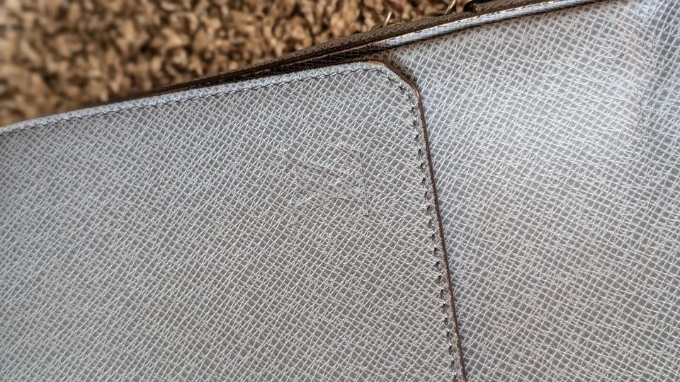 Bolso de negocios Louis Vuitton 2009 Vasili PM Taiga gris para hombre Foto 2 de 4