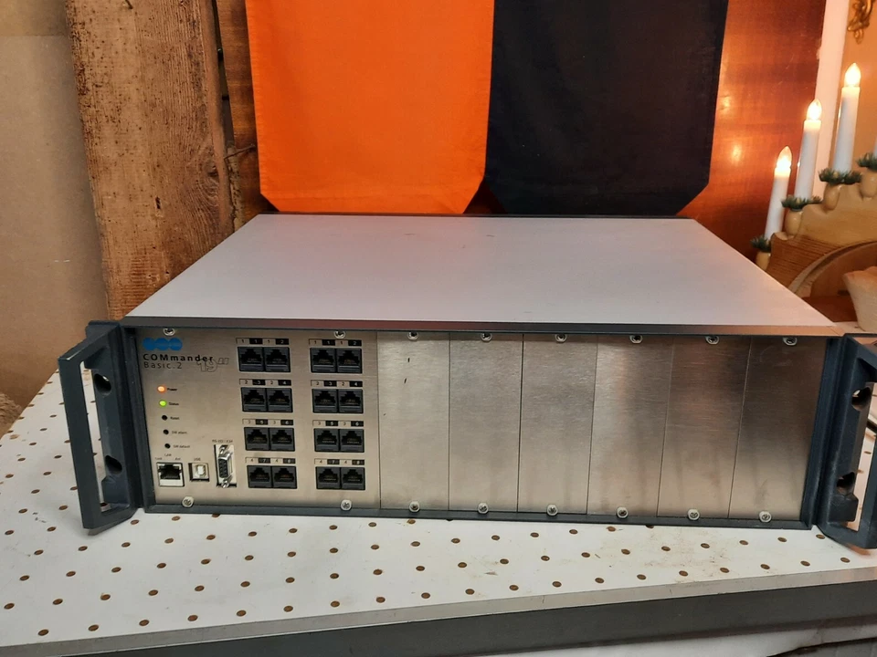 Guter Auerswald COMmander Basic 2 19" TK Anlage, 230V + Griff  - Bild 2 von 4