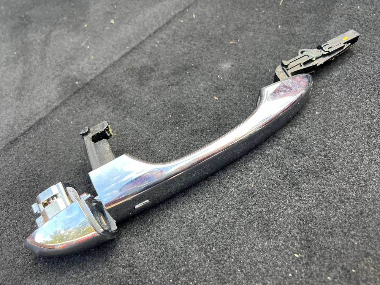 Maserati Ghibli OEM Front Right Door Handle with Keyless Entry
