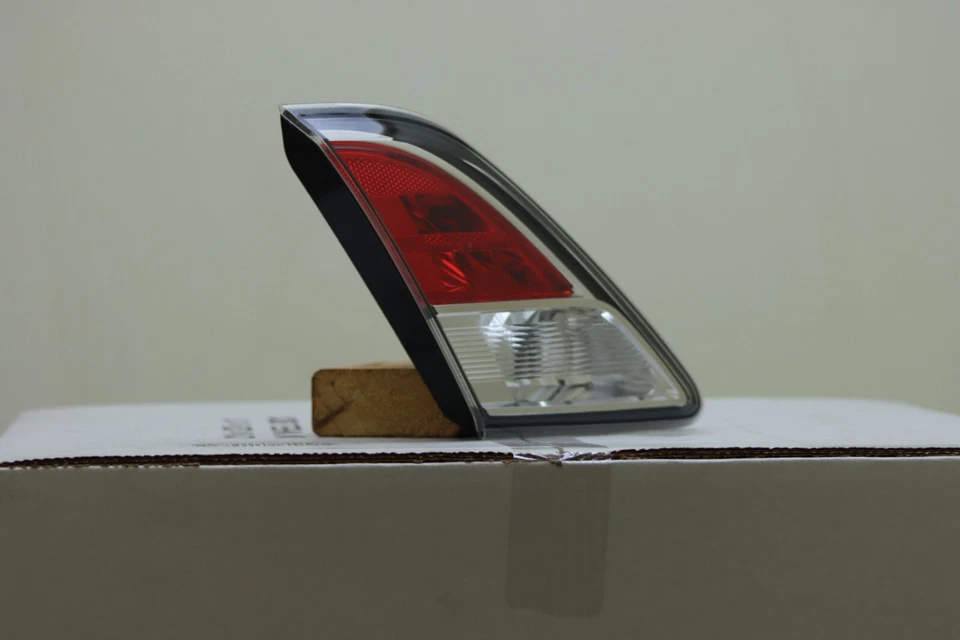 Lanterna traseira interna esquerda 2009 2013 Mazda 6 fabricante de equipamento original GS3L-513F0D - Imagem 3 de 4