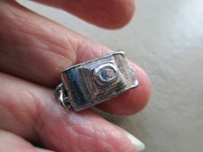 VINTAGE SILVER TONE CUTE OLD 35MM CAMERA PHOTOGRAPHY FOB CHARM PENDANT NECKLACE