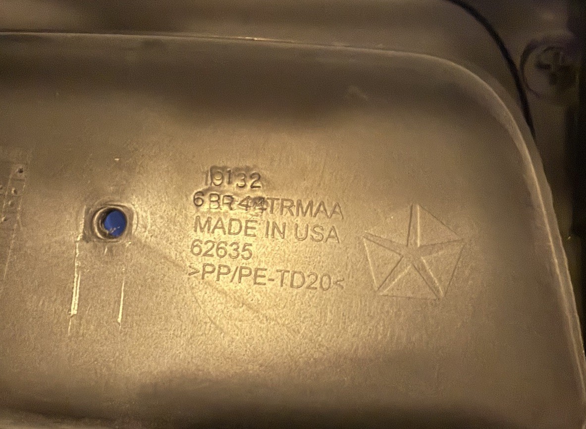 2015-18 Jeep Wrangler Sport 2dr Dash Instrument Panel Speedometer Cluster Bezel thumbnail 3